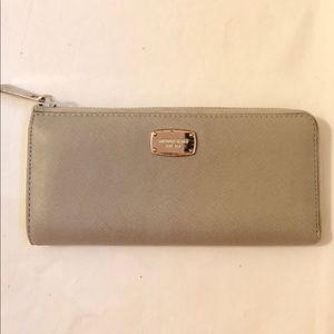 Michael Kors taupe wallet